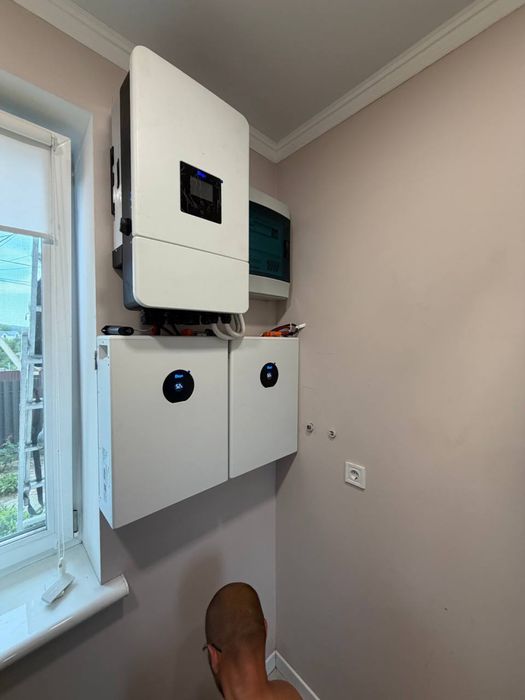Гібридний інвертор Deye SUN-6K-SG05LP1-EU-AM2-P, 48 В, 6000 Вт, 1 фаза (безперебійник, UPS, ДБЖ)