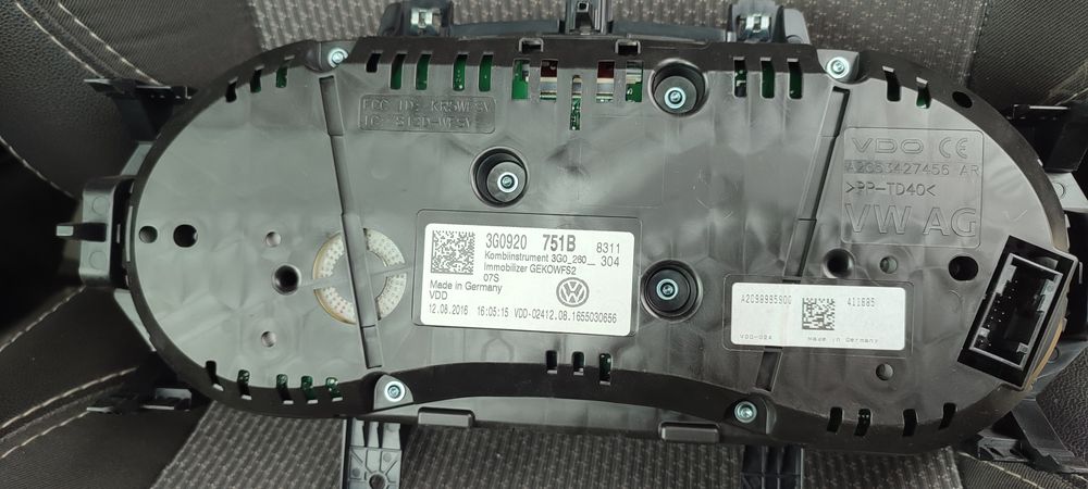 Панель приладів Passat B8