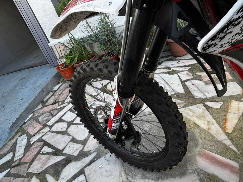 Ajp 125 pr4 (carta b)