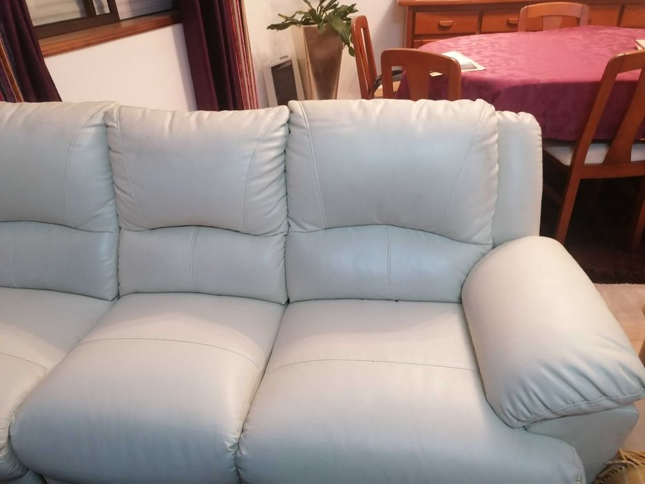 Vendo Sofá em pele