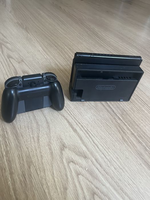 Nintendo Switch com acessórios + jogo pokemon lets go pikachu(opciona)