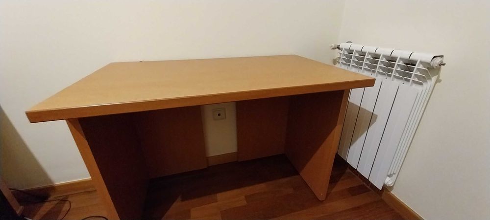 Secretária em cerejeira