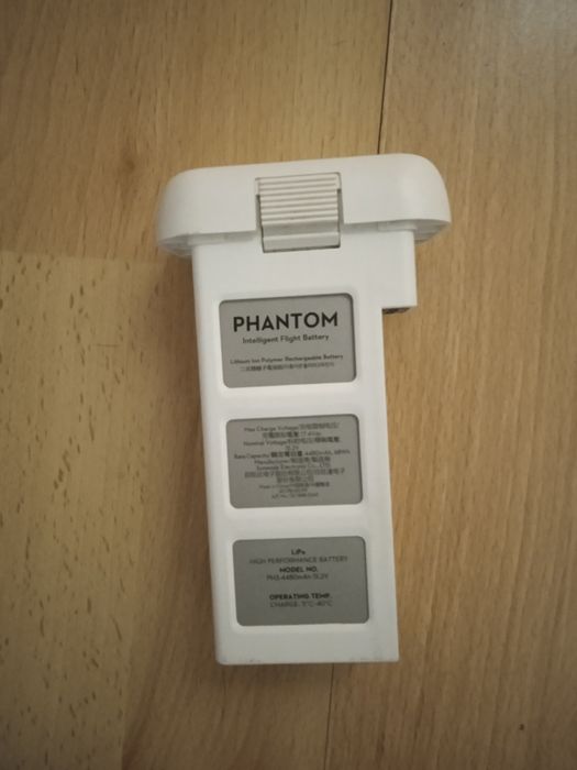 Phantom 3 drone.. with a battery in good condition. €220..64739306802051122