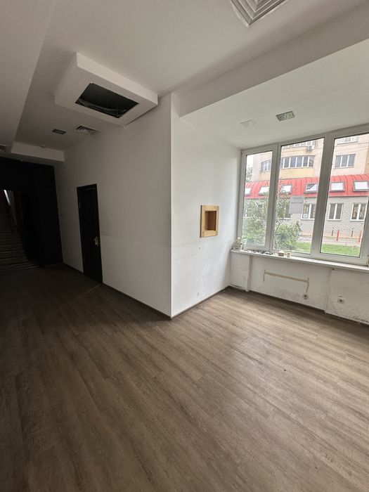 Дніпровська Набережна 19