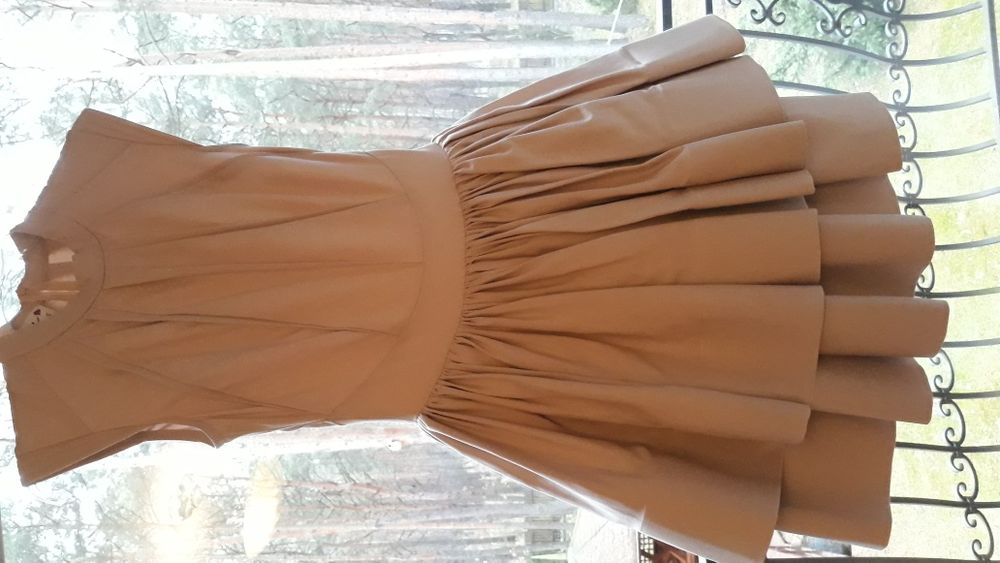 Sukienka koktajlowa pudrowy beż LOU SIMMI S