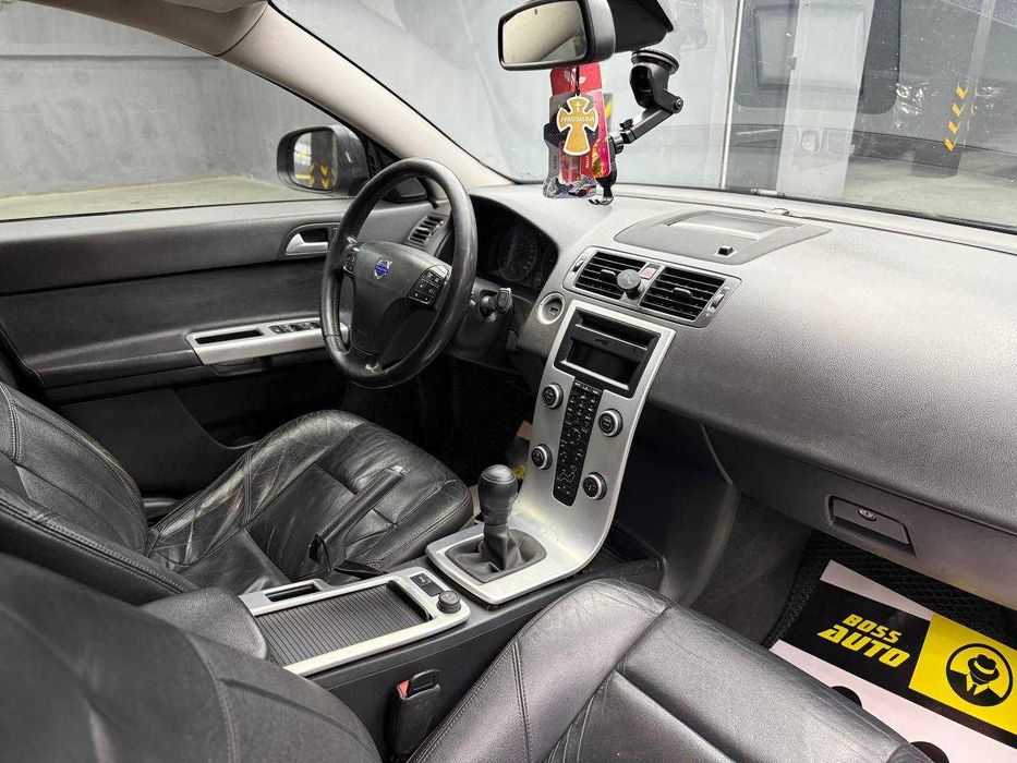 Volvo V50   2010