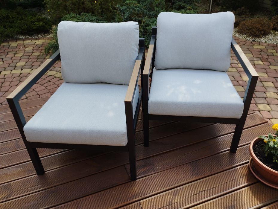 Meble ogrodowe Bejstrup Jysk sofa, dwa fotele stolik.