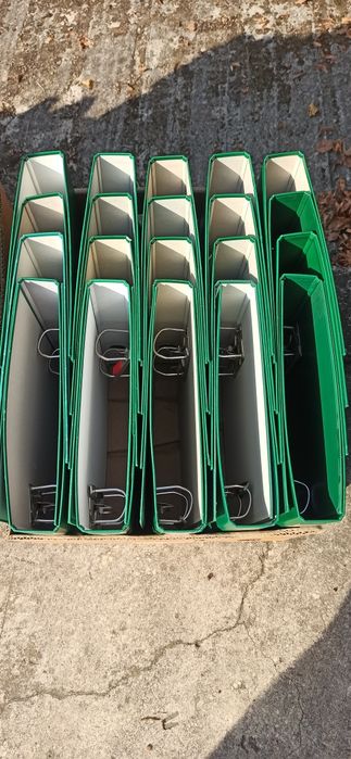 Sprzedam 10 segregatorow grubych - kolor do wyboru