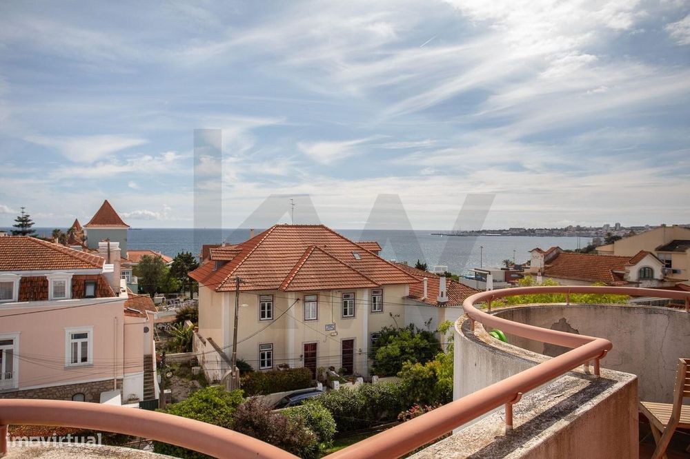 Apartamento T3 com Vista Mar e Box – A 6 min. da Estação e Praia – Est
