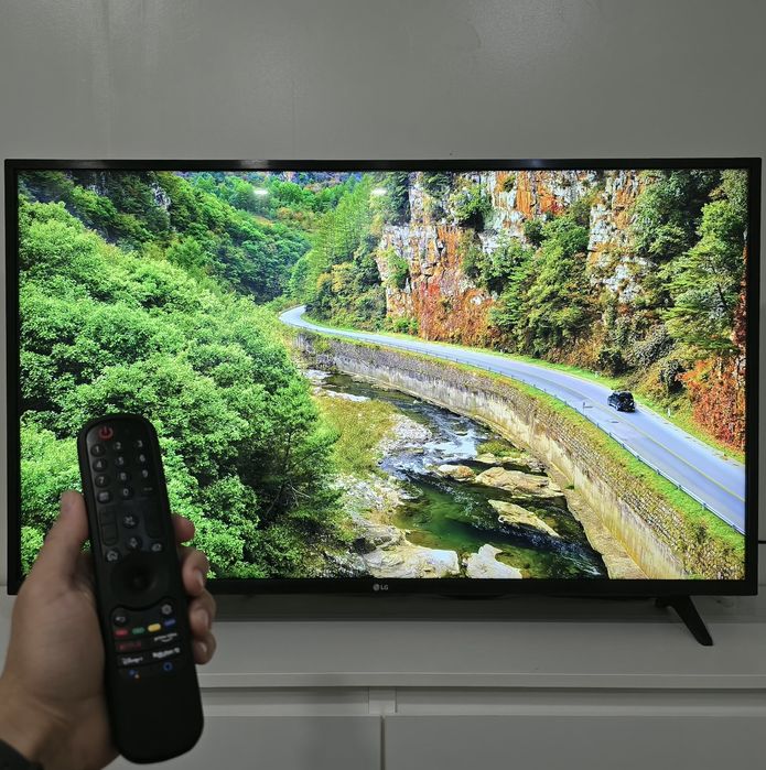 Smart TV LG 4K 43" com comando 2024