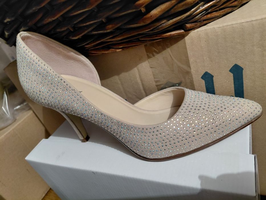 Buty na szpilce w cekiny