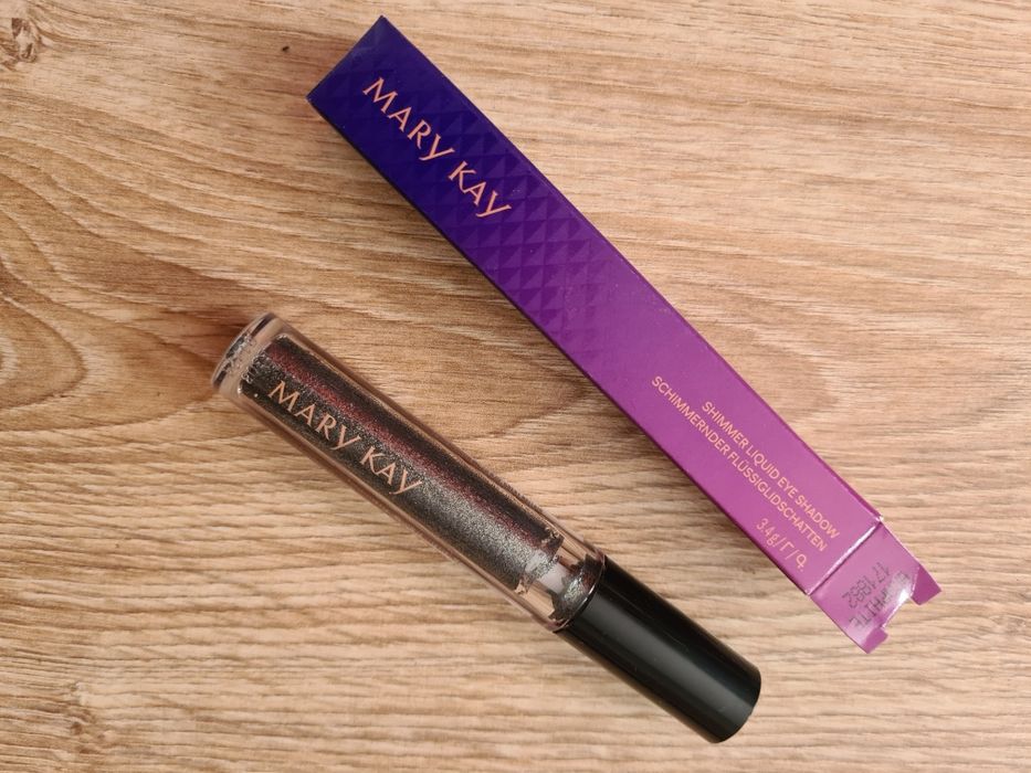 Mary Kay Shimmer Liquid Eye Shadow, brokatowy cień do oczu w płynie.
