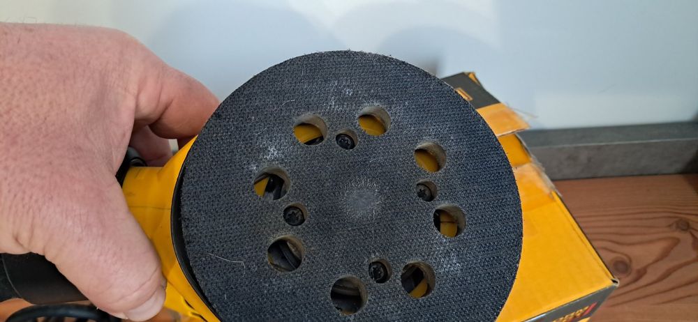 Ексцентрикова шліфмашина DeWalt DWE  6423