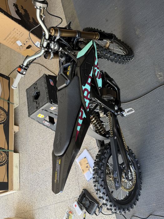 Surron Hyper Bee 2026 8kW Pit bike criança na caixa - Nova