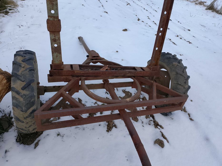 Wóz ciągnikowy metalowy do dłużycy.