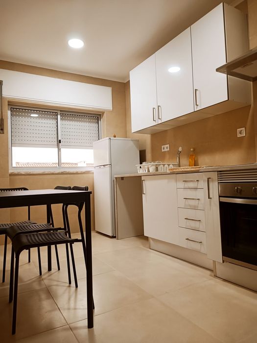 Quarto em Alhos Vedros com cama de casal