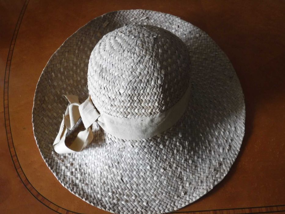Chapéu de palha com fita