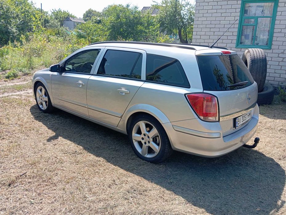 Опель Астра Н універсал 2005