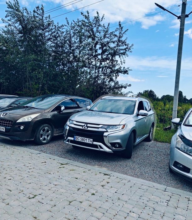 Автомобіль Mitsubishi