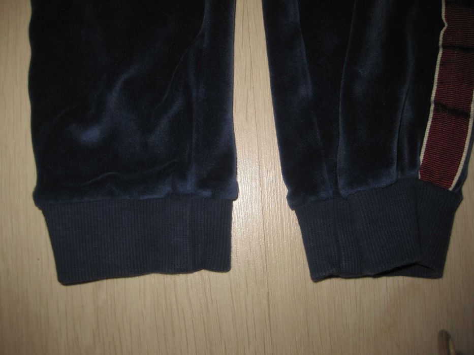 6-7 років, велюровий спортивний костюм синього кольору з лампасами