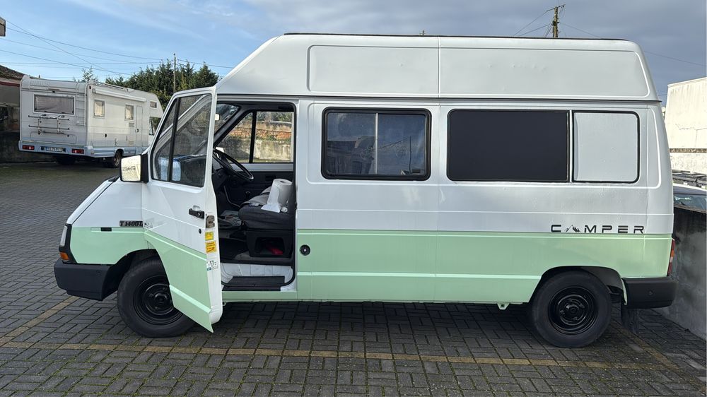 Renault trafic 2.5d com kit campervan e 7 lugares dobraveis