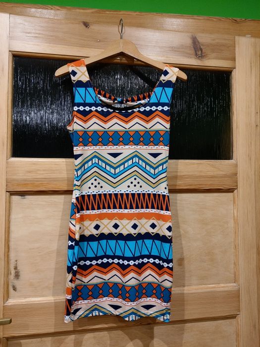 Sukienka w azteckie wzory
