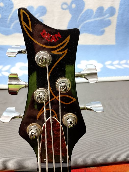 Gitara basowa Dean 5