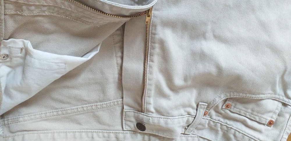 Spodnie Levi's W36 L32.