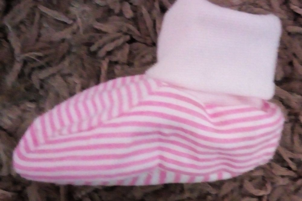 Piękne różowe buciki - pantofelki niechodki długość 10 cm
