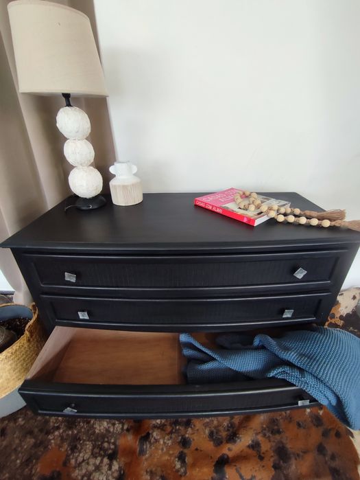 Cómoda de madeira maciça