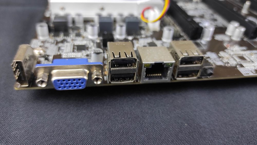 Motherboard BTC 37 + 8 GB RAM64739903029123122