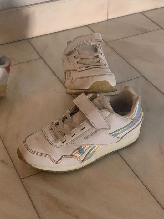 2X pares de sapatilhas Reebok e Adidas (Criança - Nº26 e Nº28)