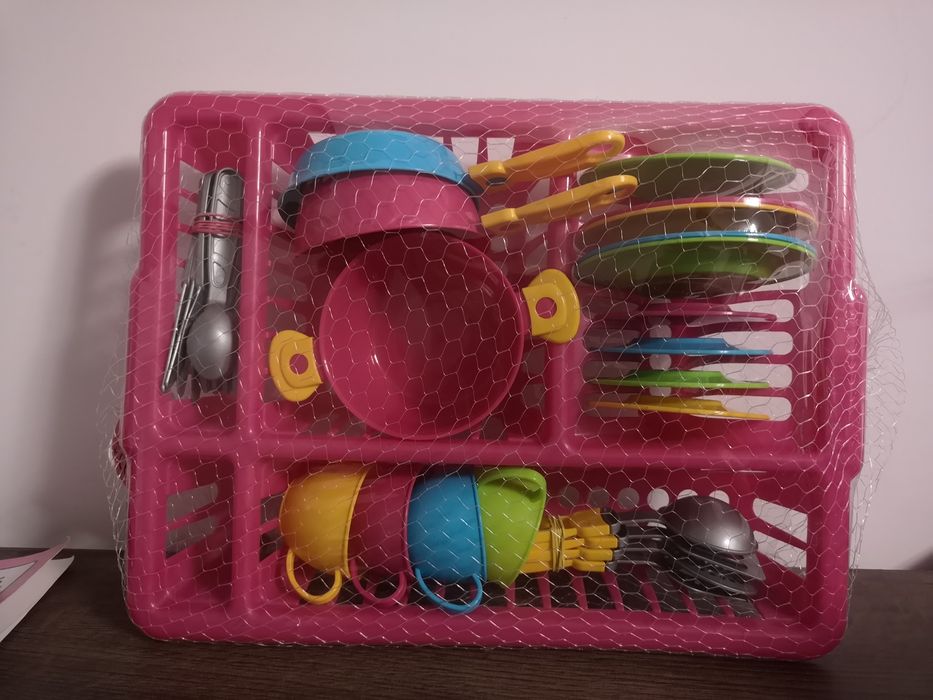 Plastikowe naczynia kuchenne plus suszarka