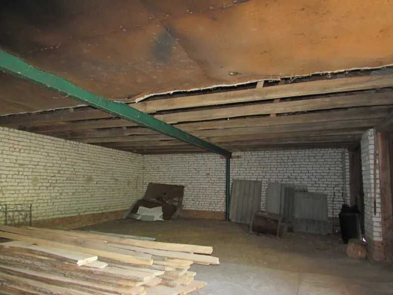 ПРОДАЖ - Гараж, загальною площею 242,1 кв.м. с. Мельники