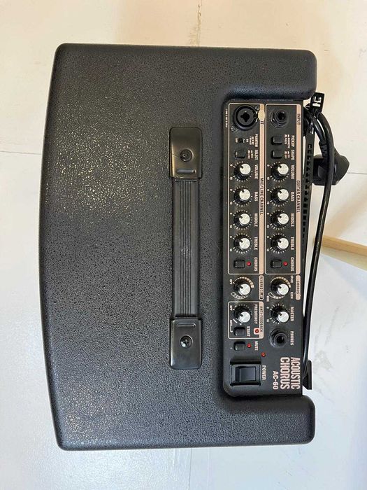 Amplificador Roland AC-60 + Mala de Transporte + Cabo Jack