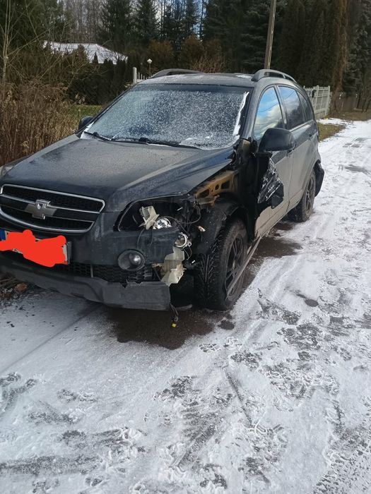 Dwa chevrolety captiva