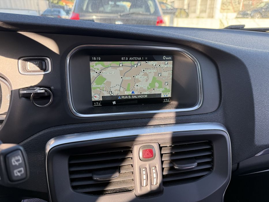 Volvo v40 1.6d R design com gps