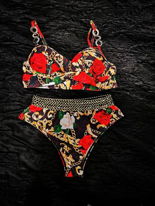 Piękne eleganckie bikini