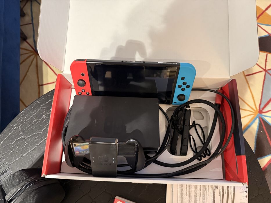 Nintendo Switch 1 + 4 gry