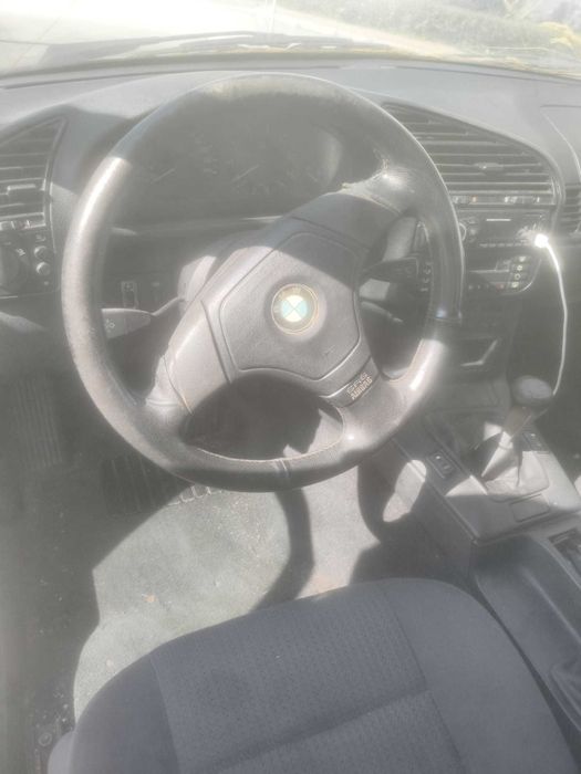 BMW 318i E36 (1996) – Funcional / Para Reparar ou Peças