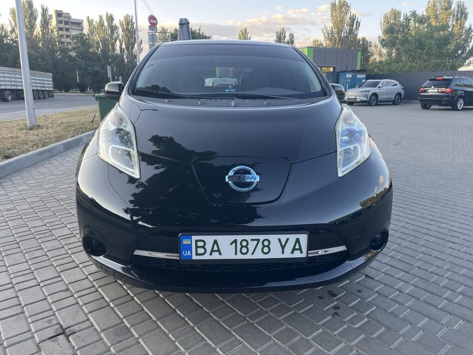 Нісан Ліф 2011 рік