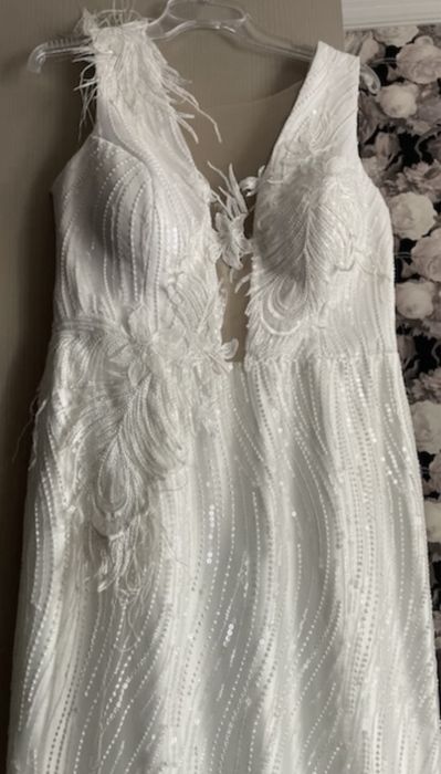 Piękna suknia ślubna z piórkami firmy Anne Mariée