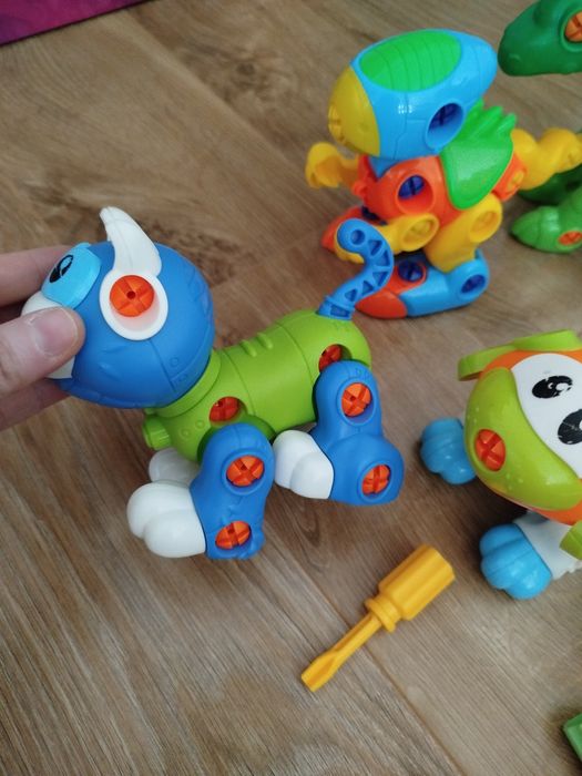 Sprzedam zestaw 7 zabawek do skręcania kompletne