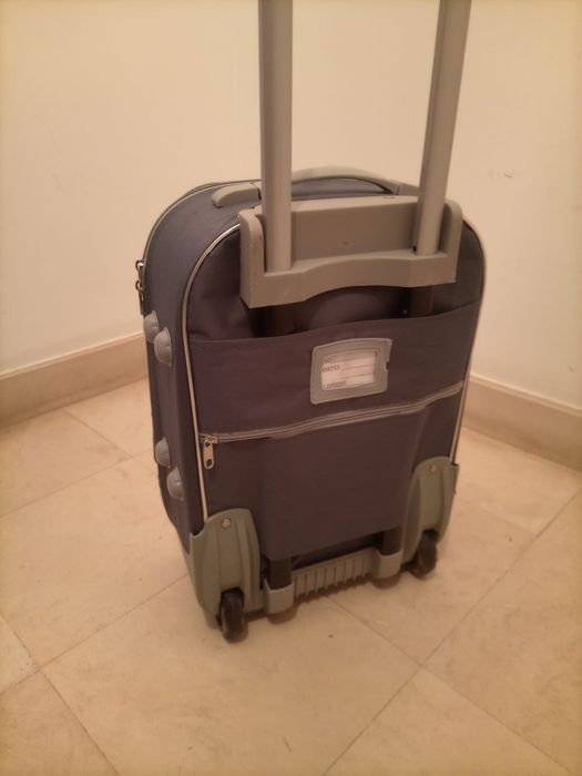 Pequena mala de viagem