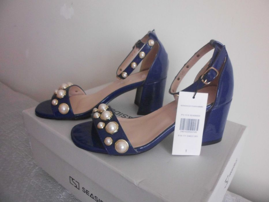 sandálias novas com etiqueta para senhora cor azul marinho