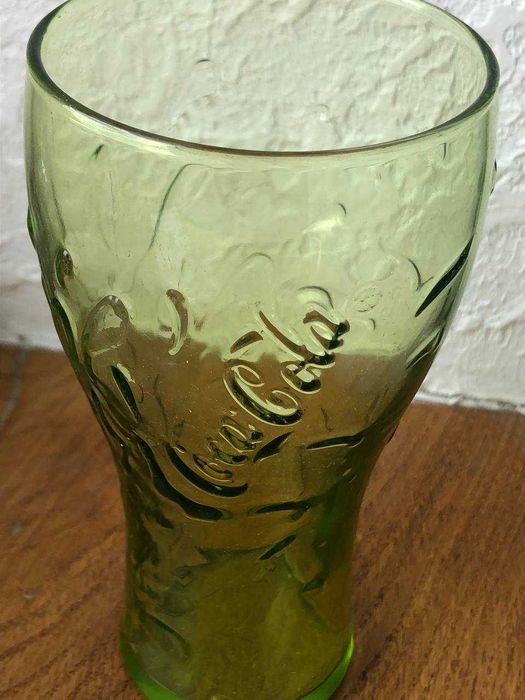 Стакан та бутилка Coca-Cola 1993 рік
