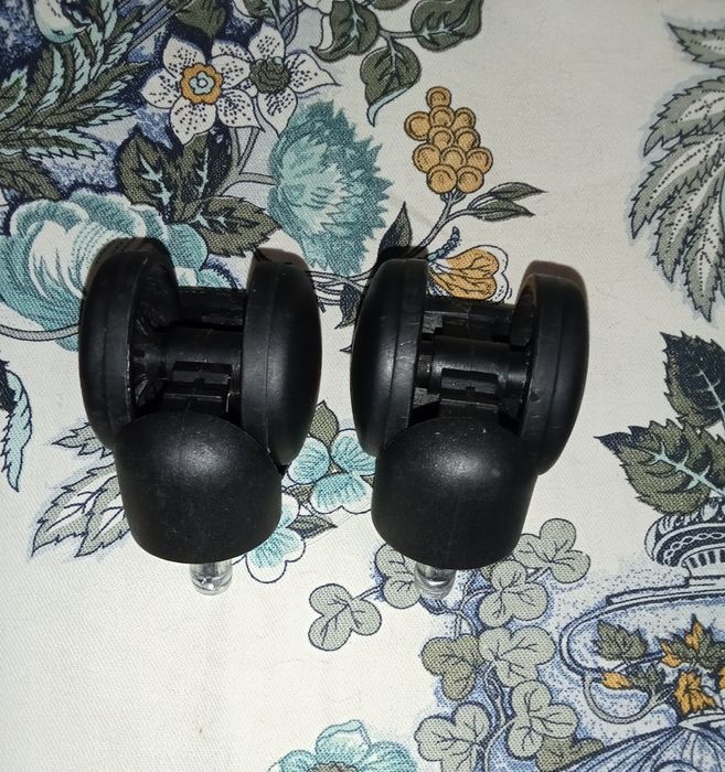 Колёсики для офисного кресла.