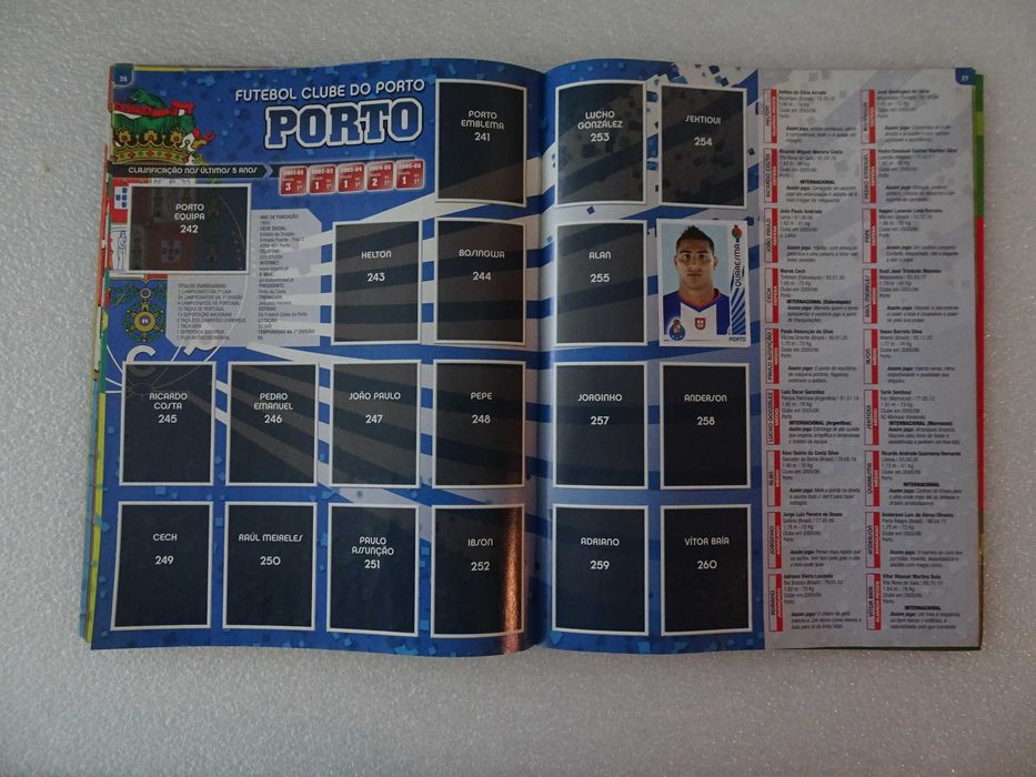 Caderneta de cromos de futebol Futebol 2006/2007 Panini (tem 6 cromos)