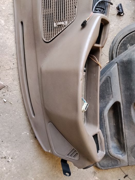 Deska rozdzielcza kokpit BMW E34 beżowa