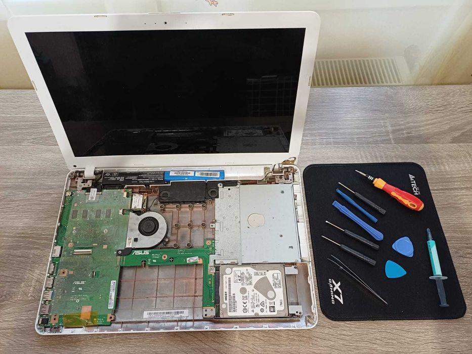 Ноутбук гальмує? Заміна HDD на SSD | Прискорення